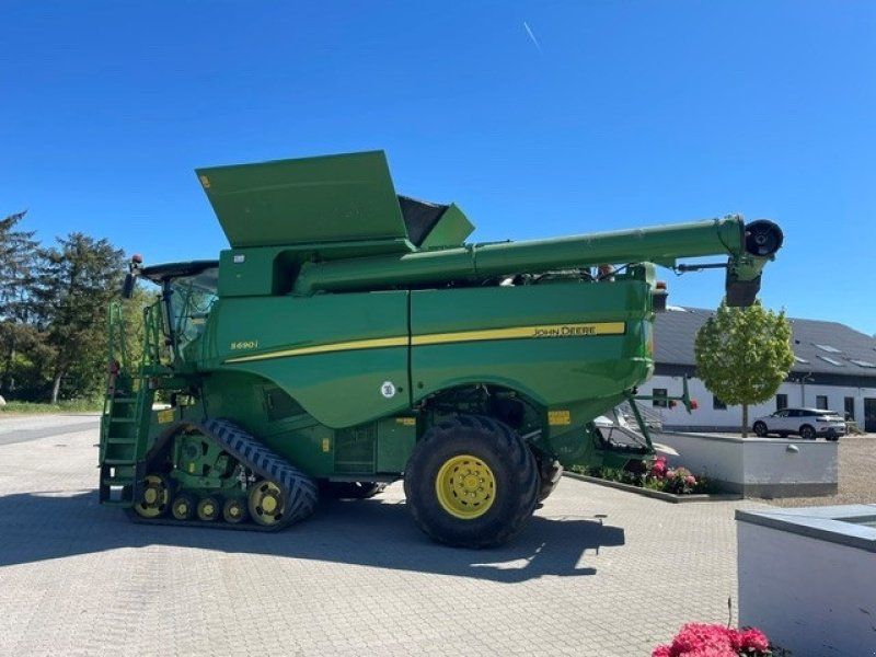 John Deere S690