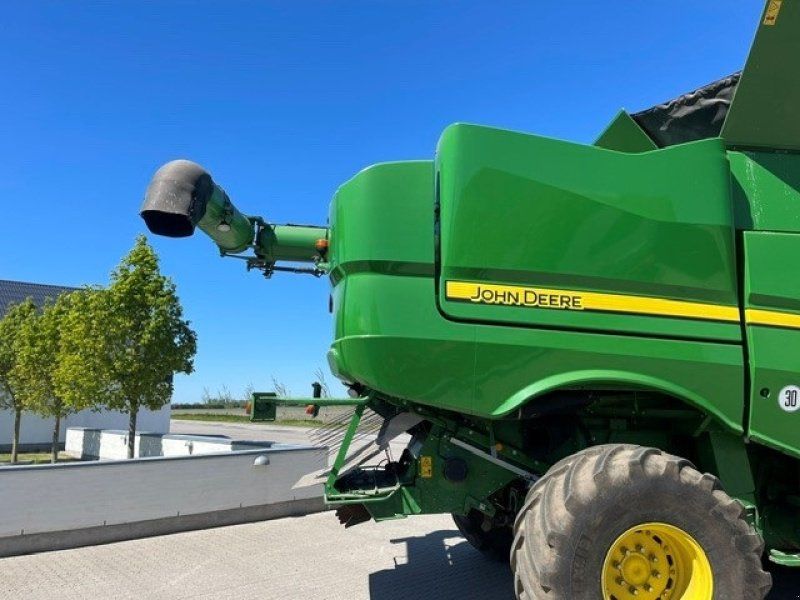 John Deere S690