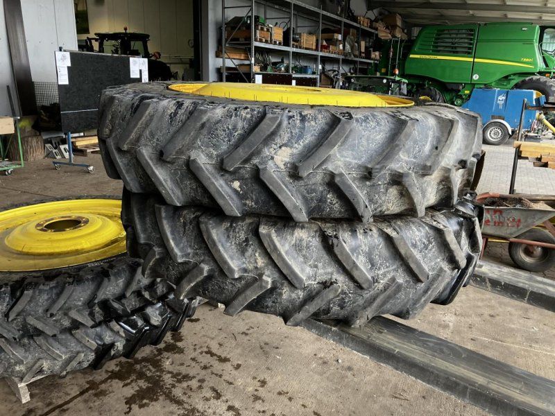 BKT 270/95R32