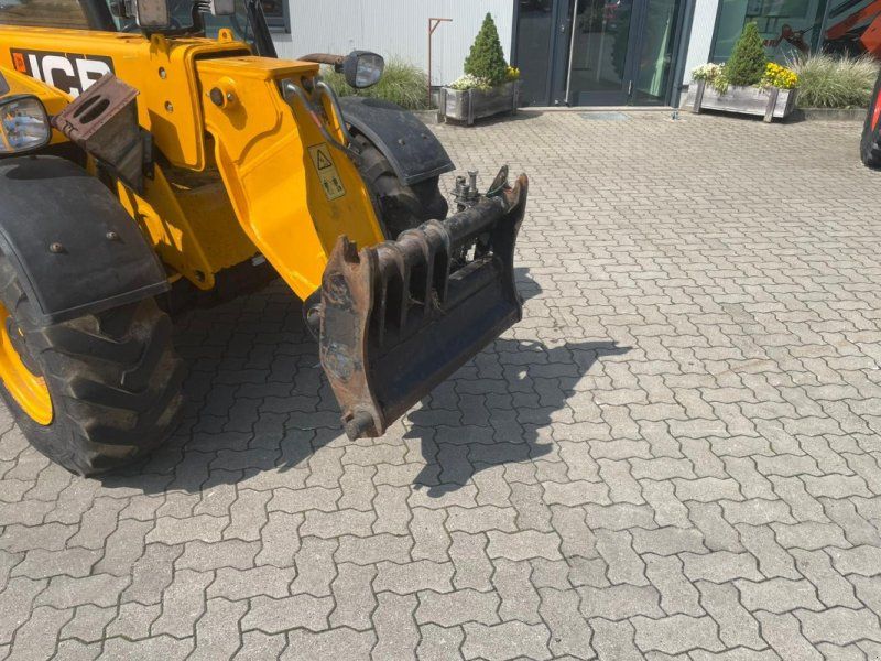 JCB 525.60