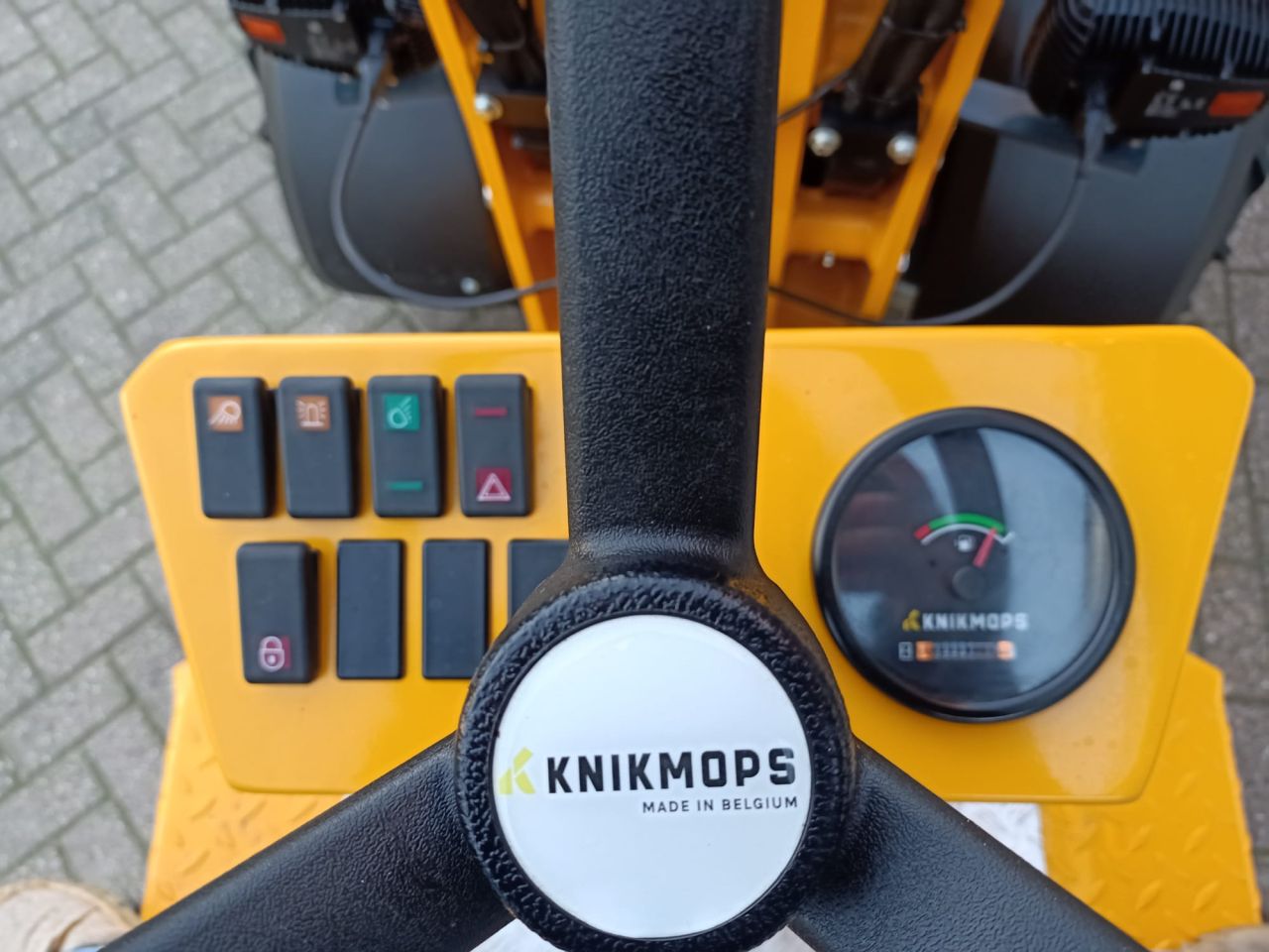 Knikmops 130 shovel /vd grift officiel verkooppunt midden ned.