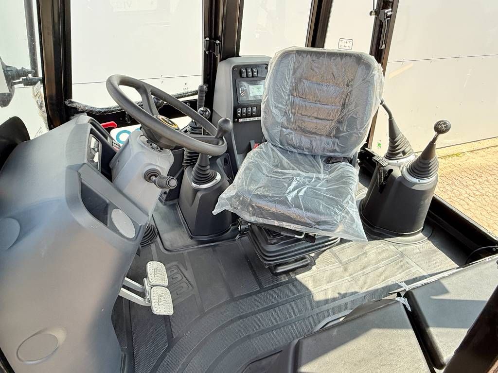 JCB 3DX / 3CX Plus 4WD - New / Unused/ Hammer Lines AC