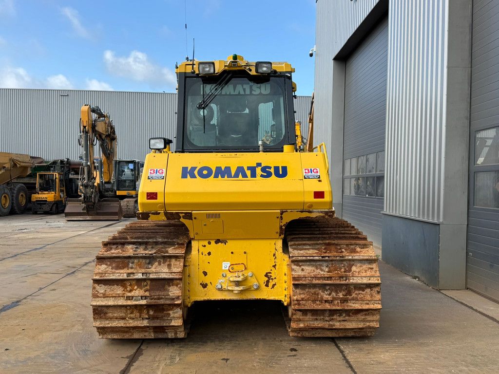 Komatsu D65PXi-18