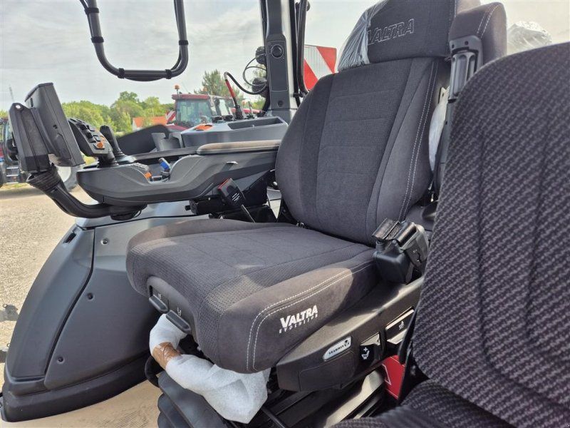 Valtra Q305