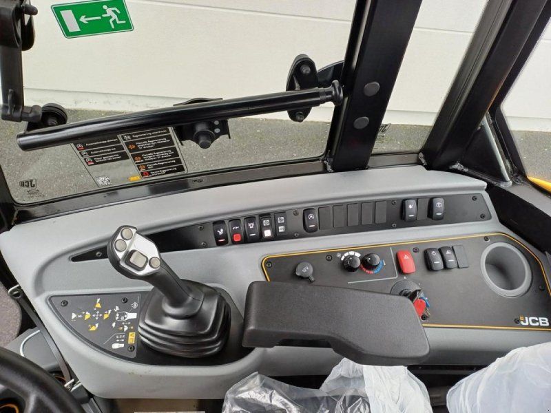 JCB 407