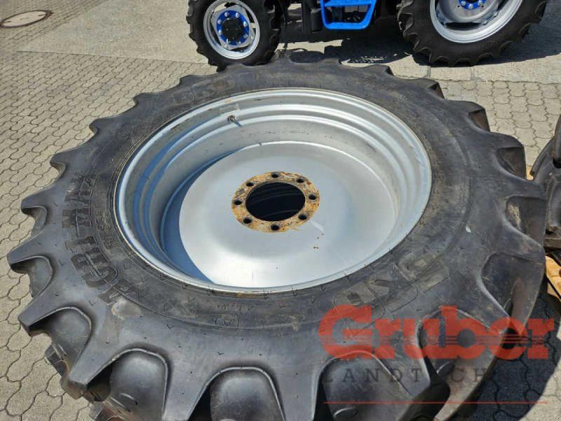 BKT 14.9R24 16.9R38