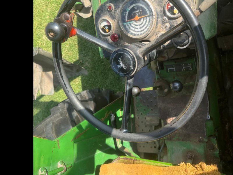 John Deere 820