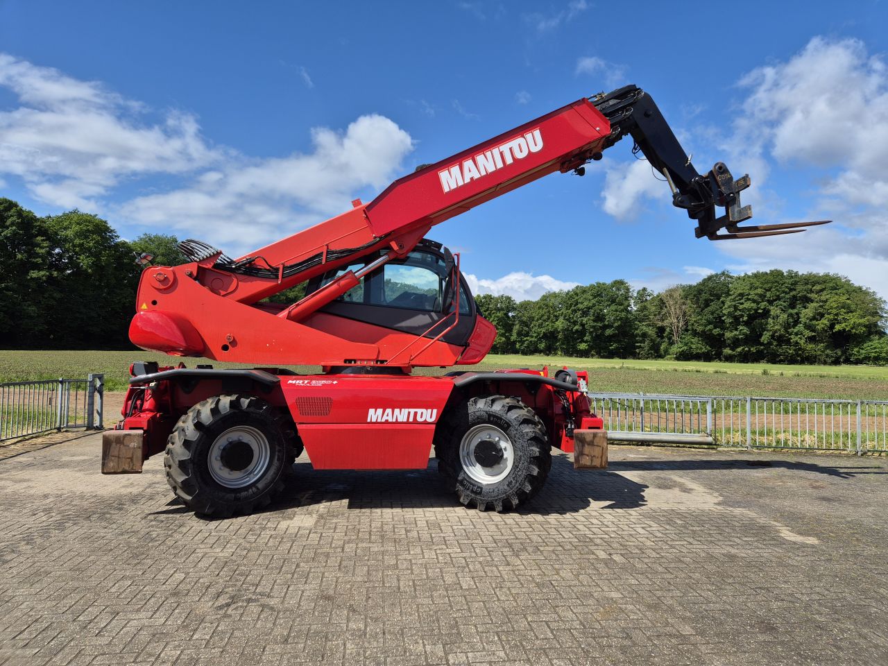 Manitou MRT 2150 + Privilege remote control en Manitou MT 9.32