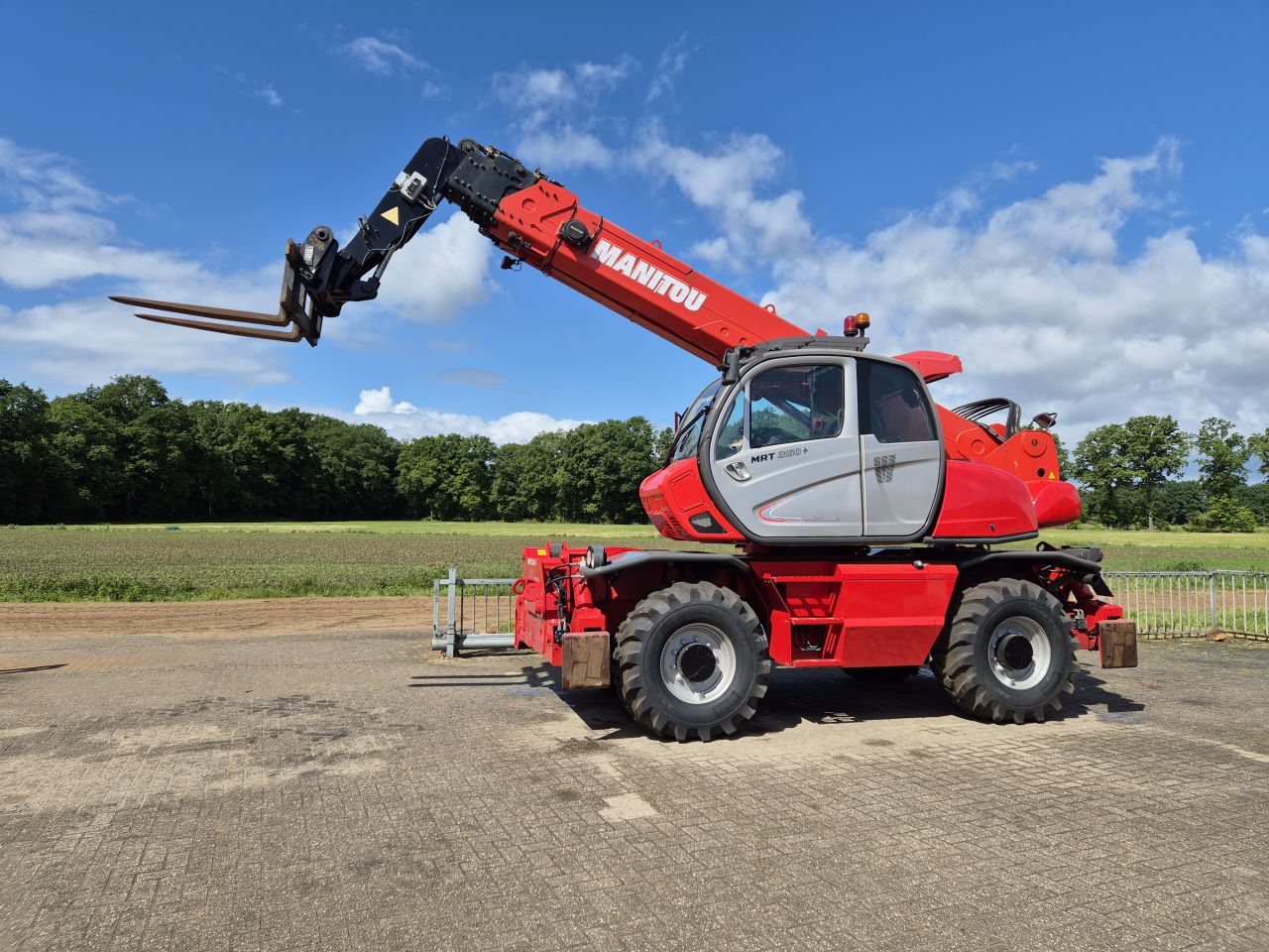 Manitou MRT 2150 + Privilege remote control en Manitou MT 9.32