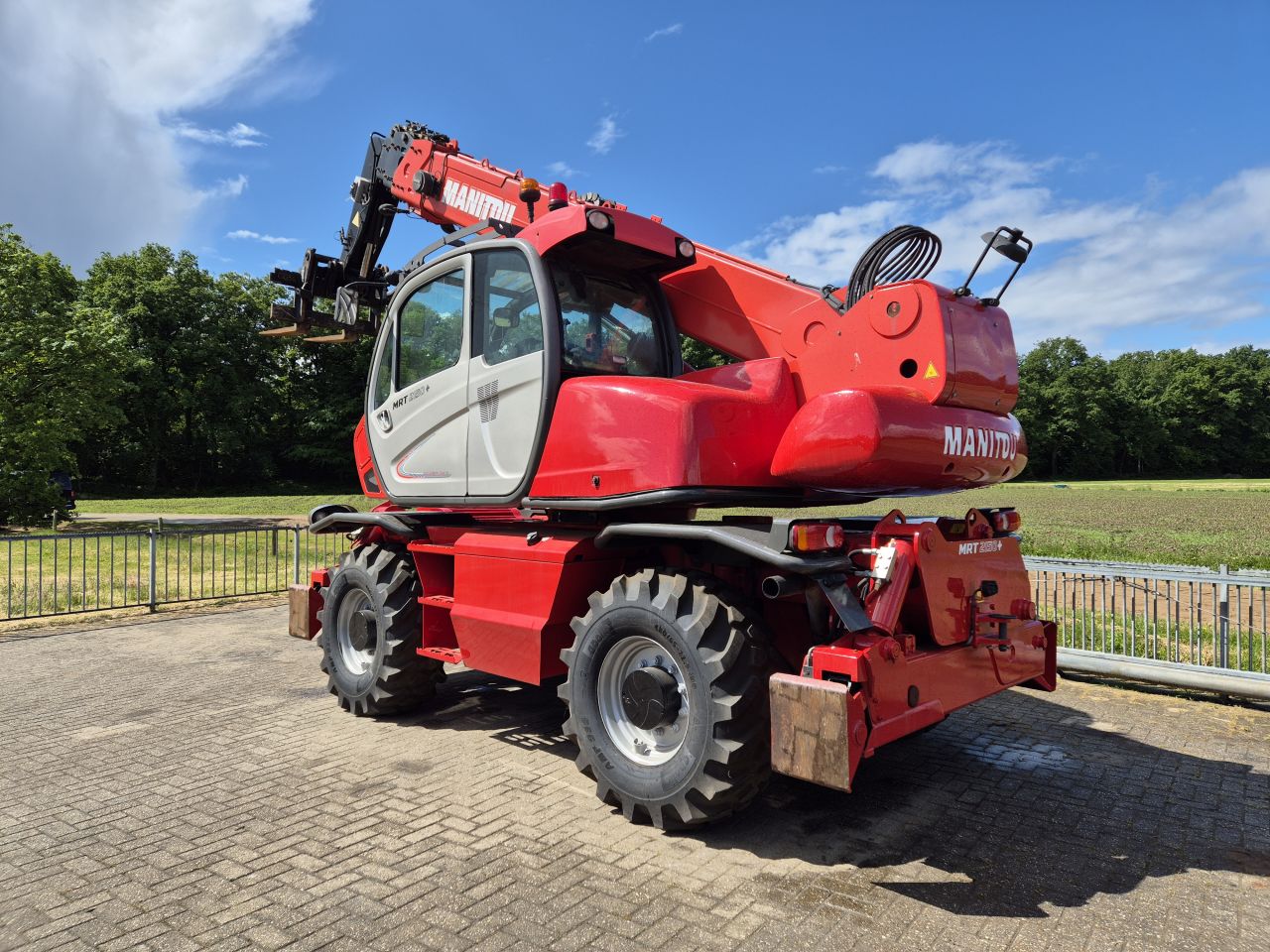 Manitou MRT 2150 + Privilege remote control en Manitou MT 9.32