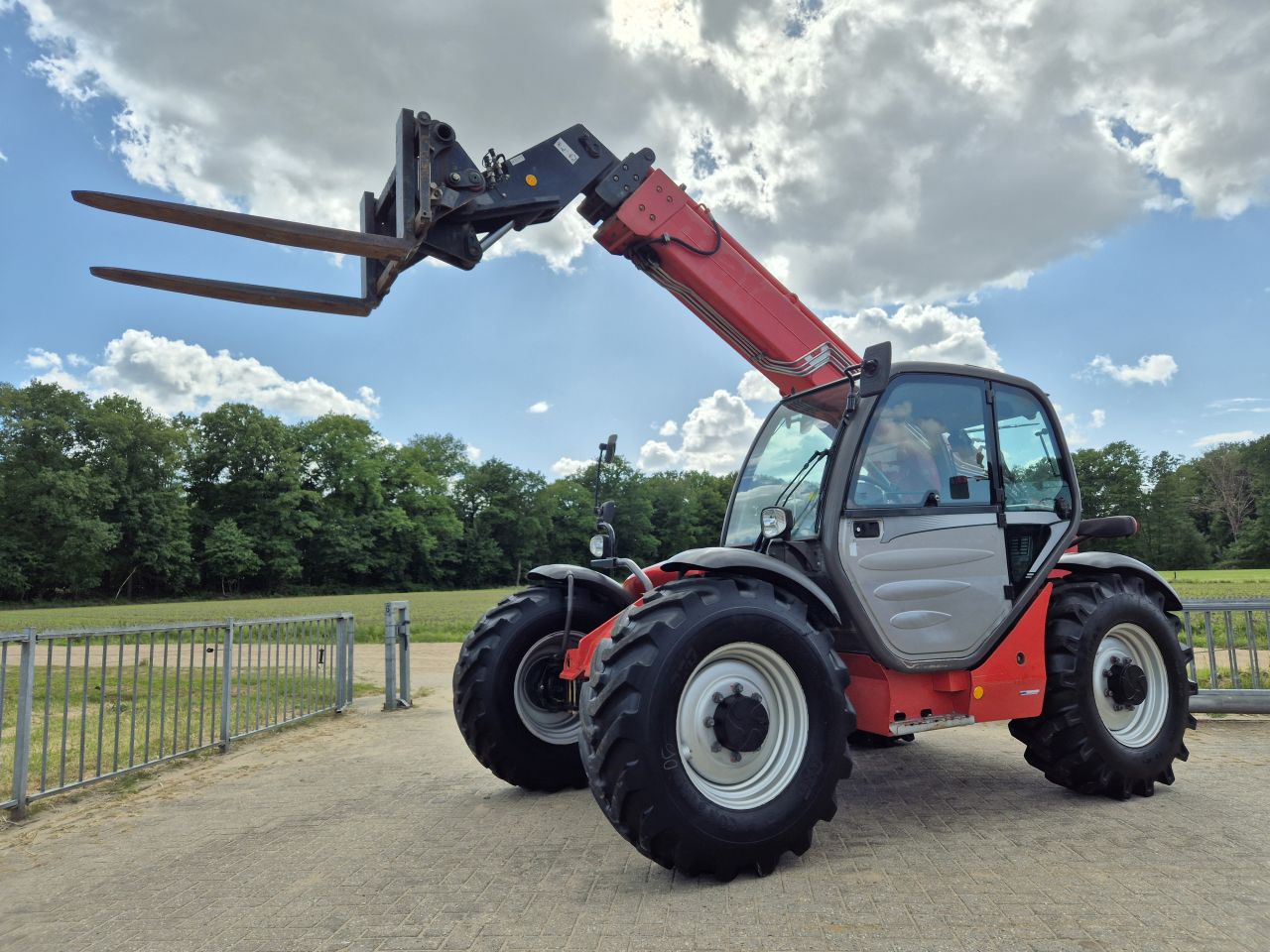 Manitou MRT 2150 + Privilege remote control en Manitou MT 9.32