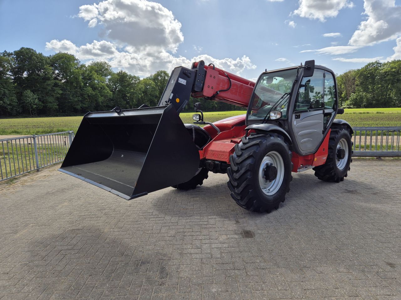 Manitou MRT 2150 + Privilege remote control en Manitou MT 9.32