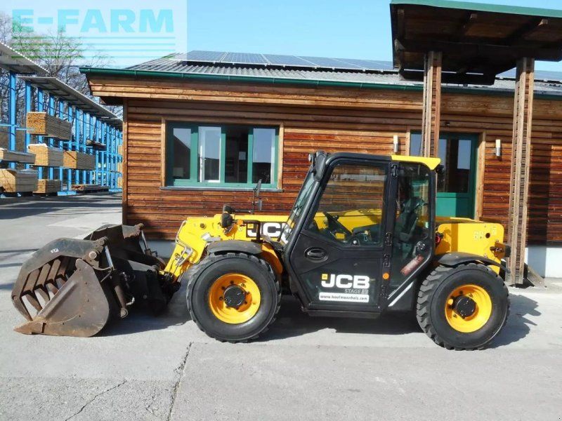 JCB 525-60 agriplus mit greiferschaufel und paletten