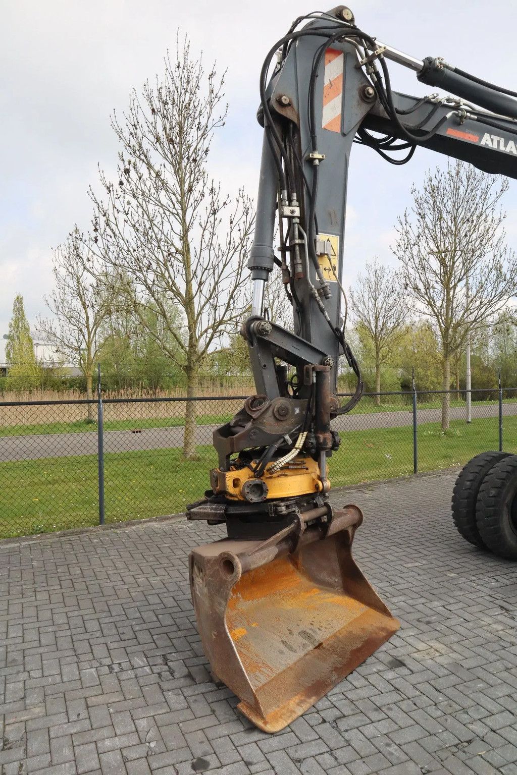 Atlas 160W | ROTOTILT | GRIPPER | BUCKET | DOZER BLADE