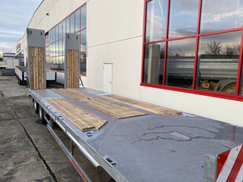 Möslein T 3-9,20 F 3 Achs Tieflader mit gerader Ladefläch
