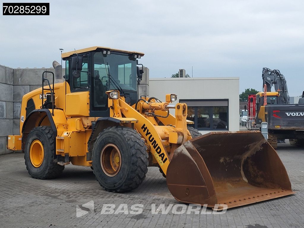 Hyundai HL955