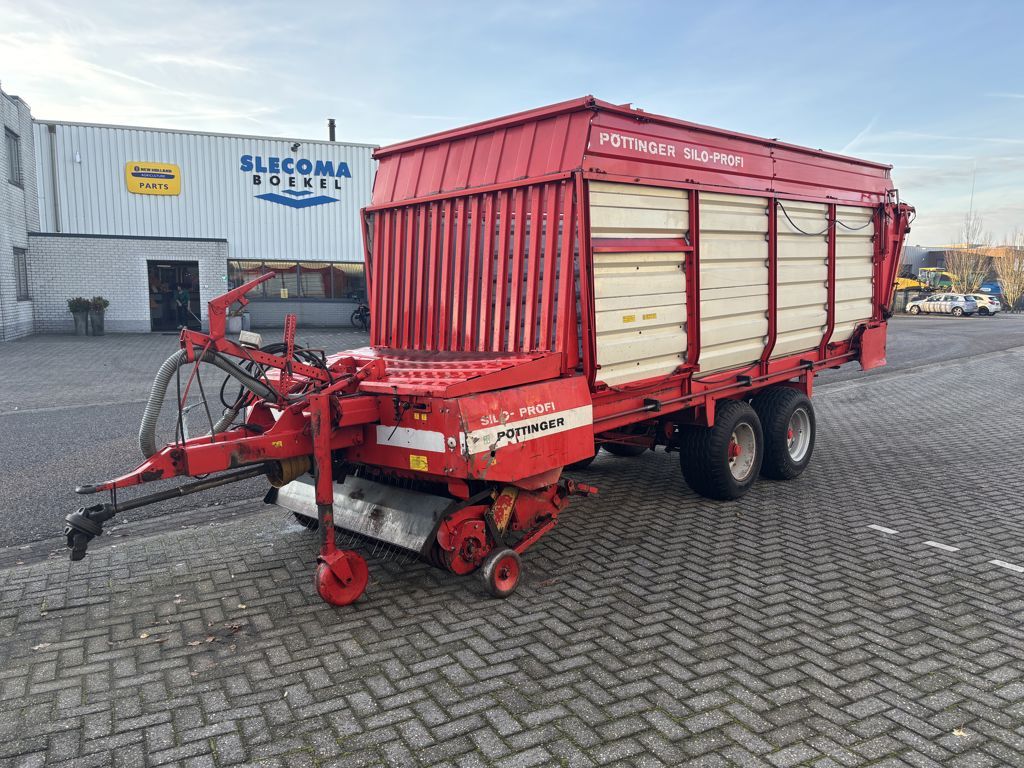 Pottinger SW102 Opraapwagen 0