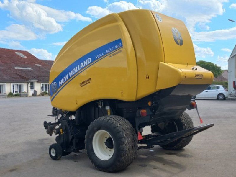 New Holland Rollbelt180 superfeed