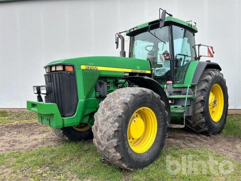 John Deere 8200