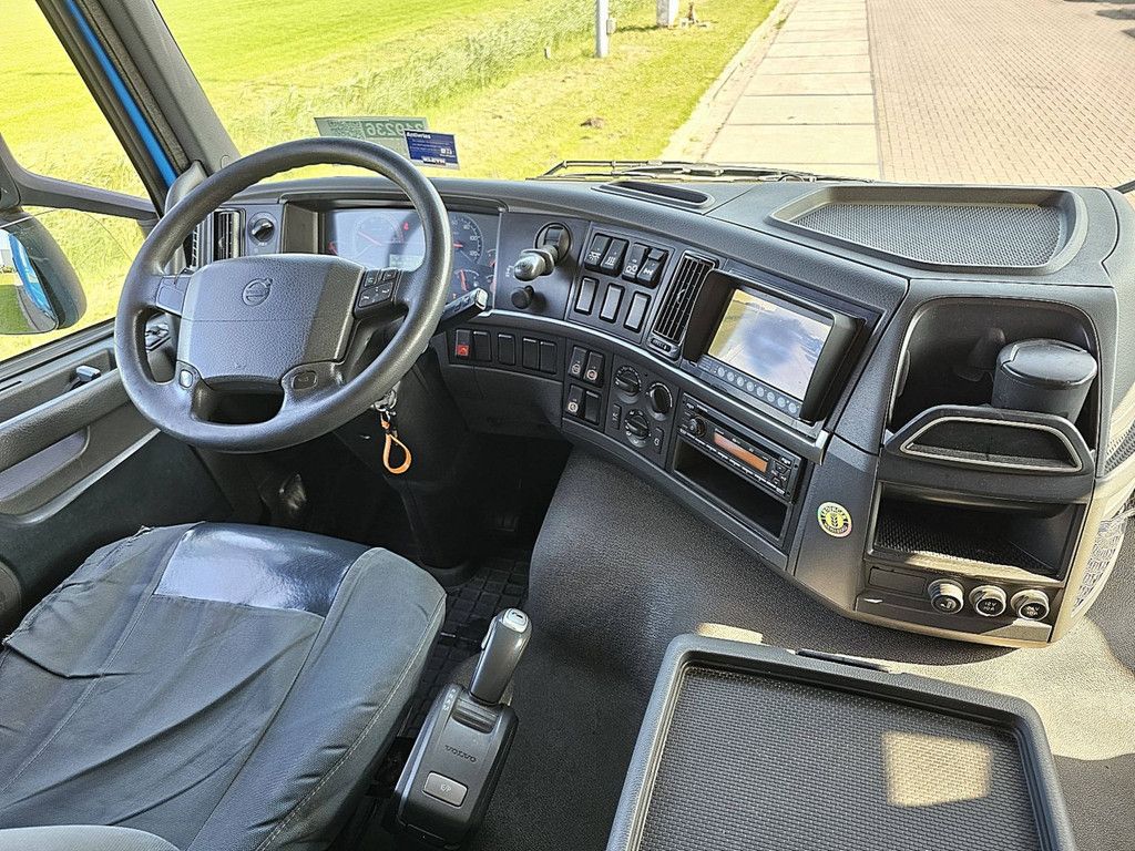 VOLVO FM 11.330 8x2 bär 2000kg lift