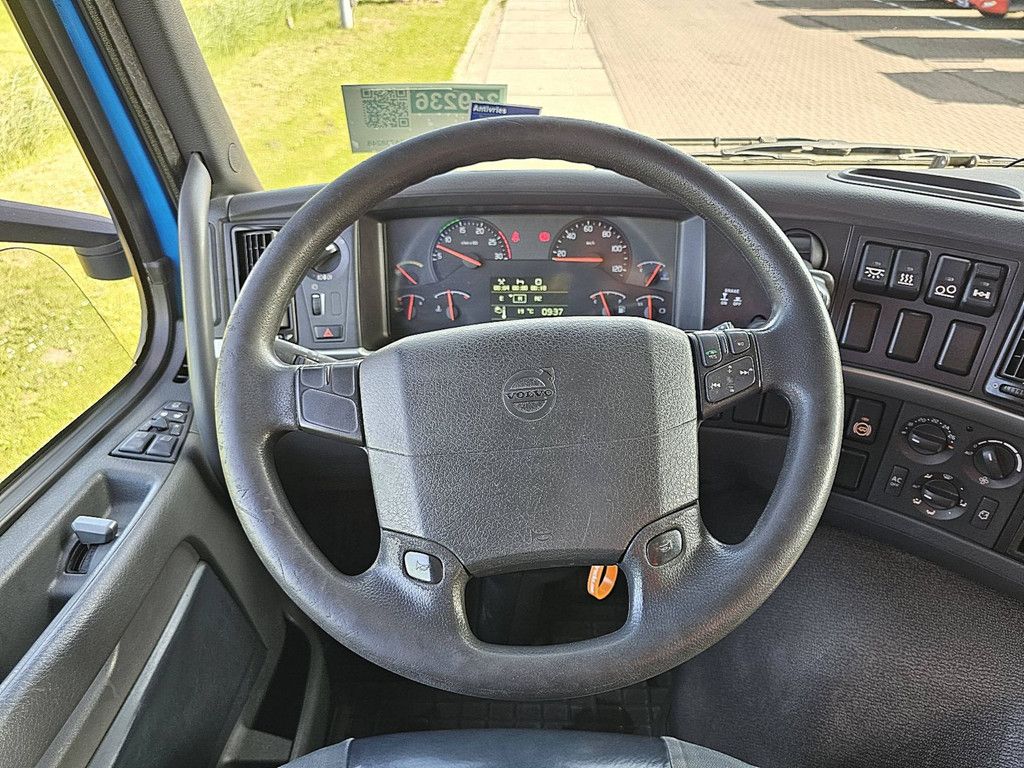 VOLVO FM 11.330 8x2 bär 2000kg lift