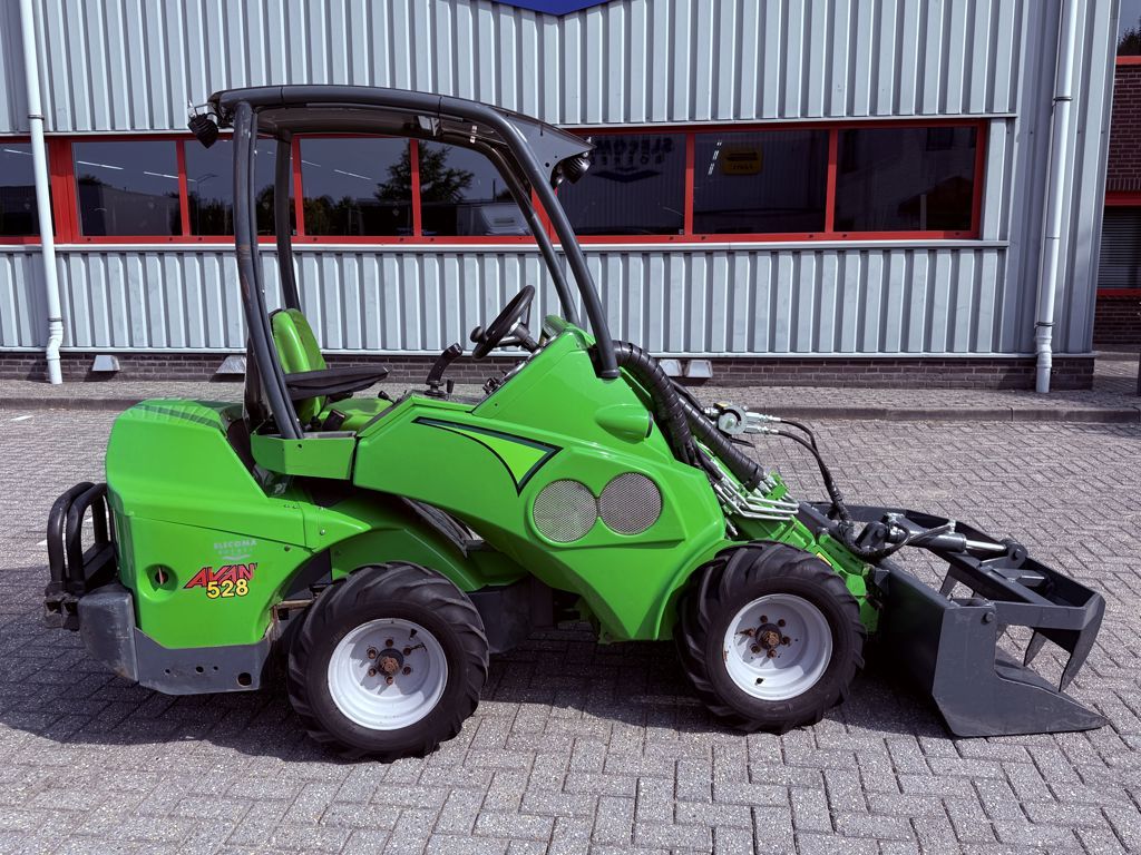 Avant 528 2010