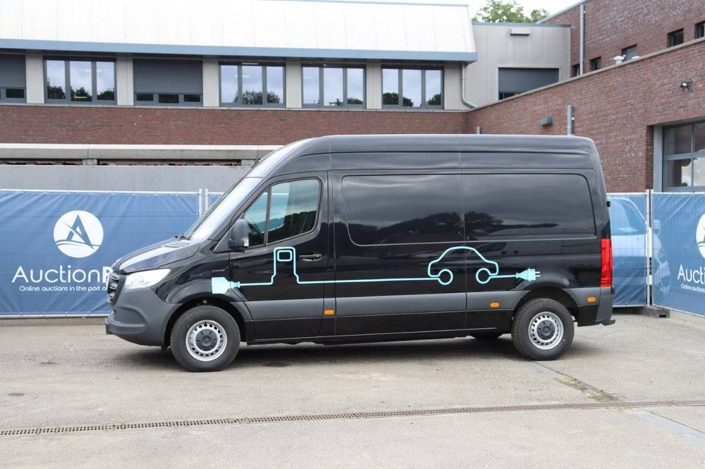 Mercedes-Benz eSprinter KA L2H2 Elektro-Van 2022