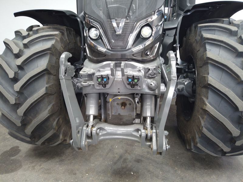 Valtra Q305