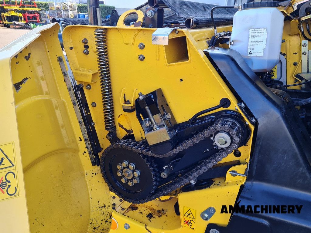 New Holland 300FP pick up