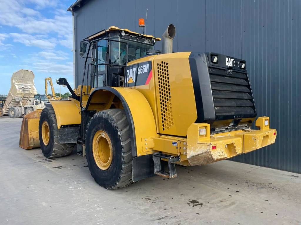 CAT 966M