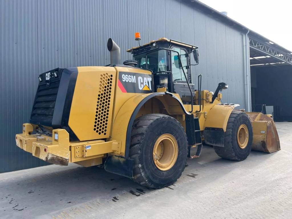 CAT 966M