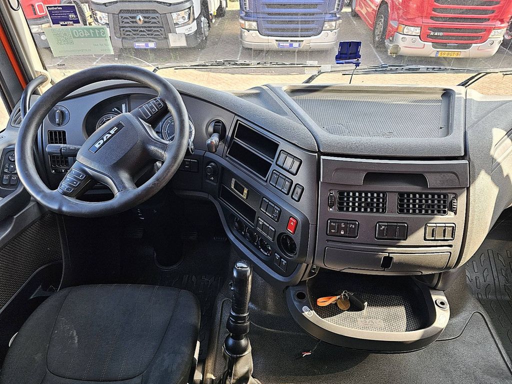 DAF XF 440 spacecab manual