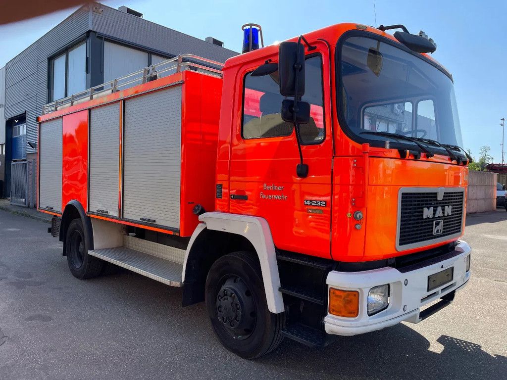 MAN 14 .232 Silent 4x4 Full Steelsuspention ! 2000 Liter ! 32.000 km NEW !!