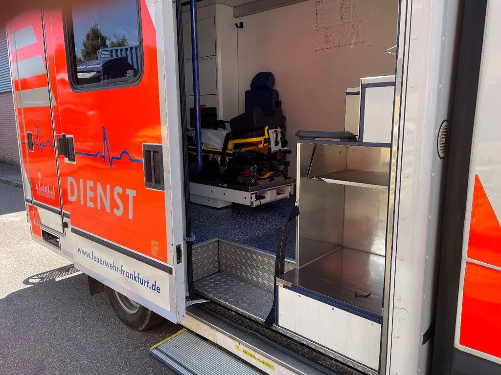 Mercedes-Benz Sprinter 519 cdi rettungswagen Komplet with Styker 6 cilinder ! WB : 370 cm