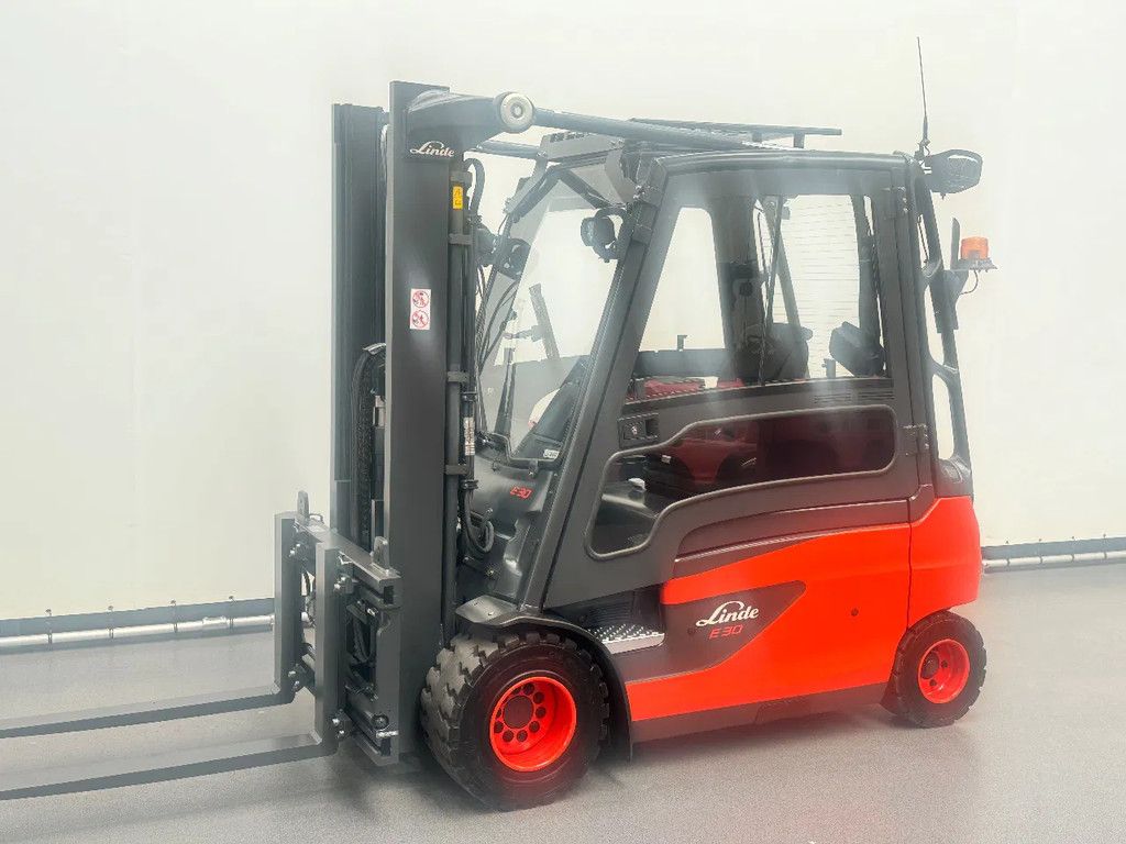 Linde 387 E 30 L-01 inclusief nieuwe tractie batterij