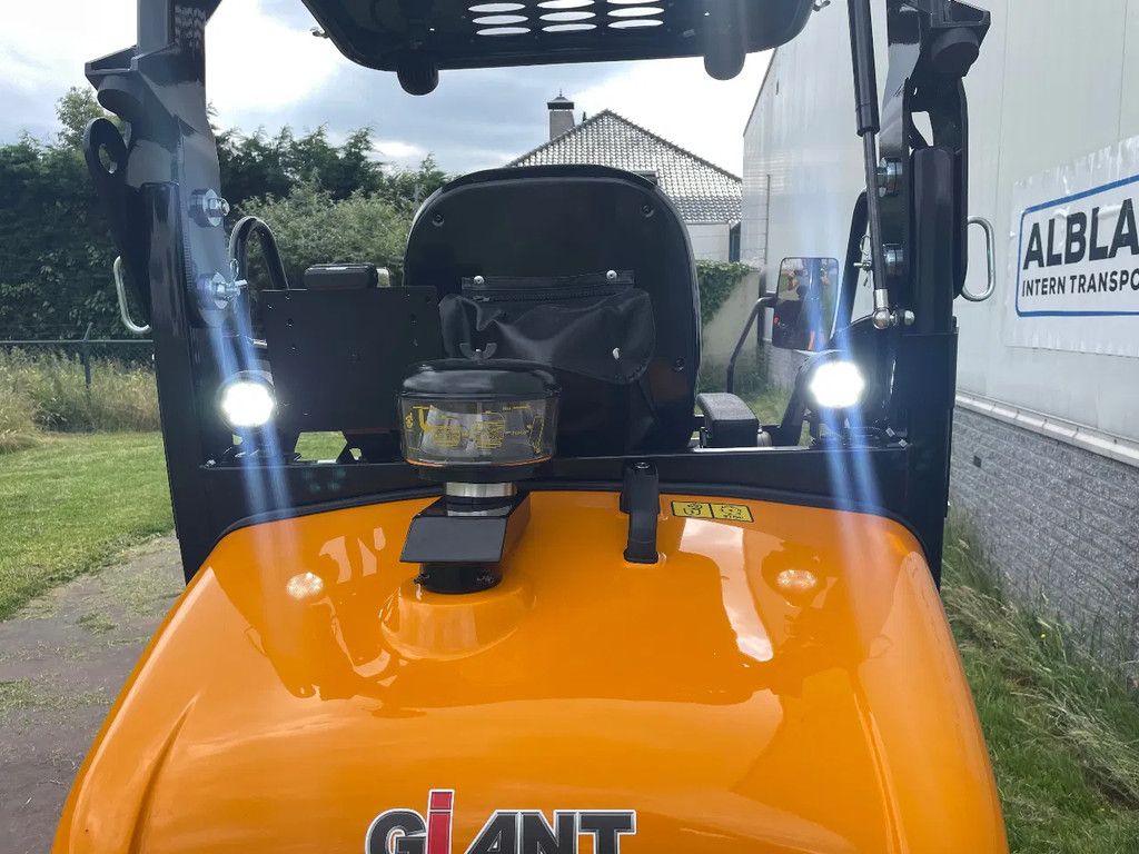 Giant G2500HD Xtra NIEUW 2025 met bak en lepels