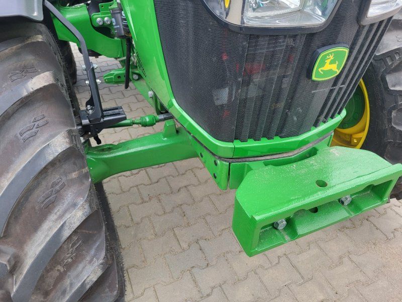 John Deere 5115M