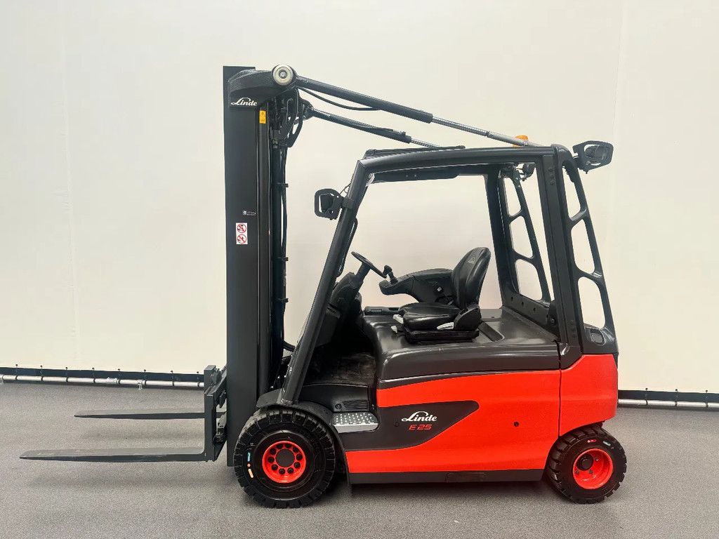 Linde 387 E 25 L-01 inclusief nieuwe accu