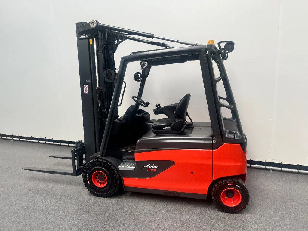 Linde 387 E 25 L-01 inclusief nieuwe accu