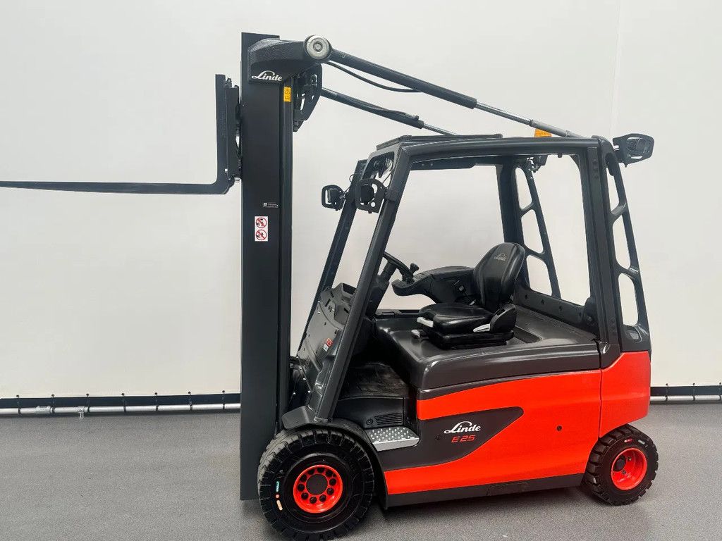 Linde 387 E 25 L-01 inclusief nieuwe accu