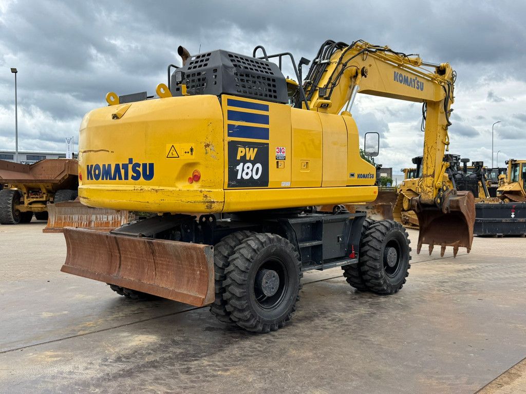 Komatsu PW180-11