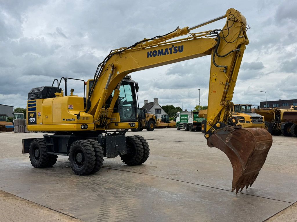 Komatsu PW180-11