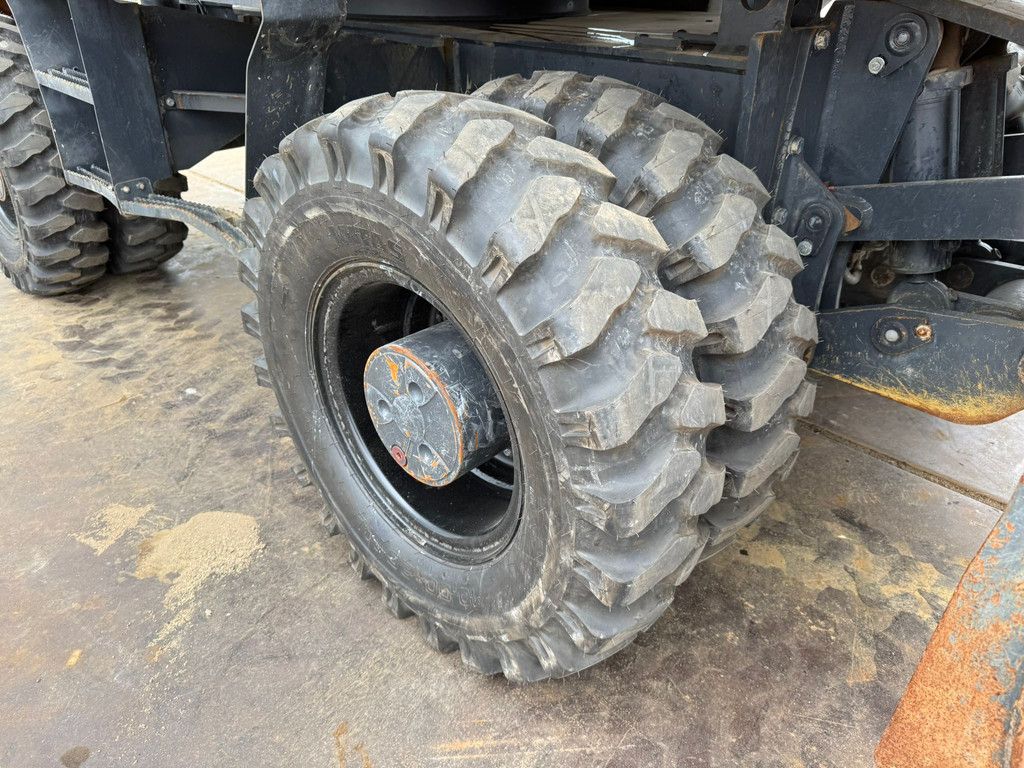 Komatsu PW180-11