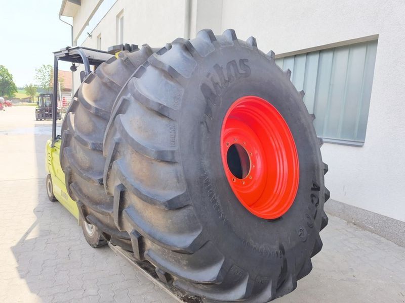 Mitas 680/85 R 32 Räder AC70G