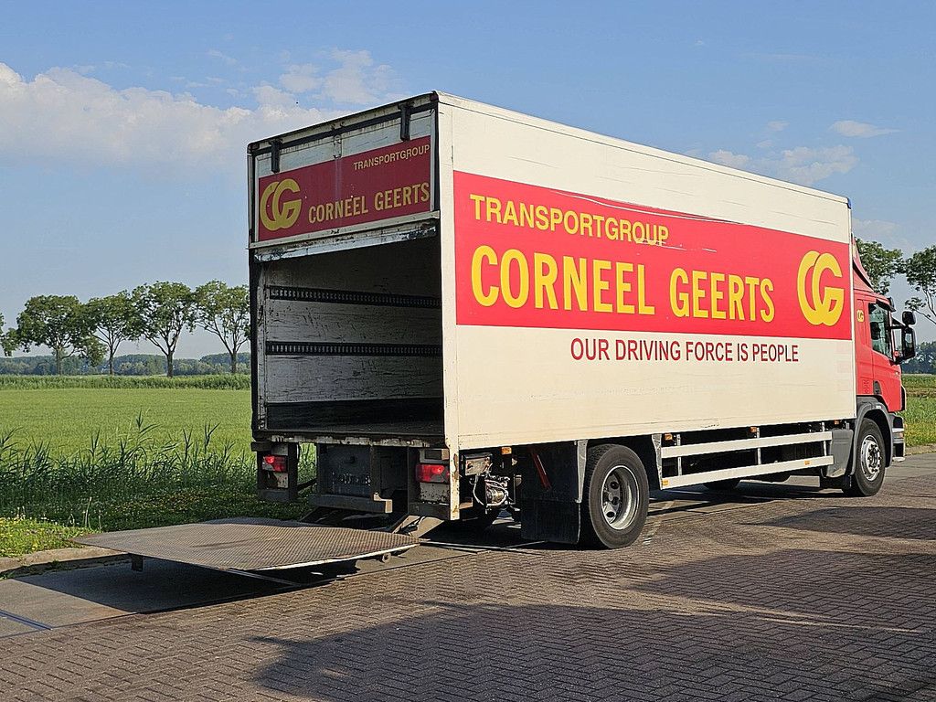 SCANIA P270 lift hard wood floor