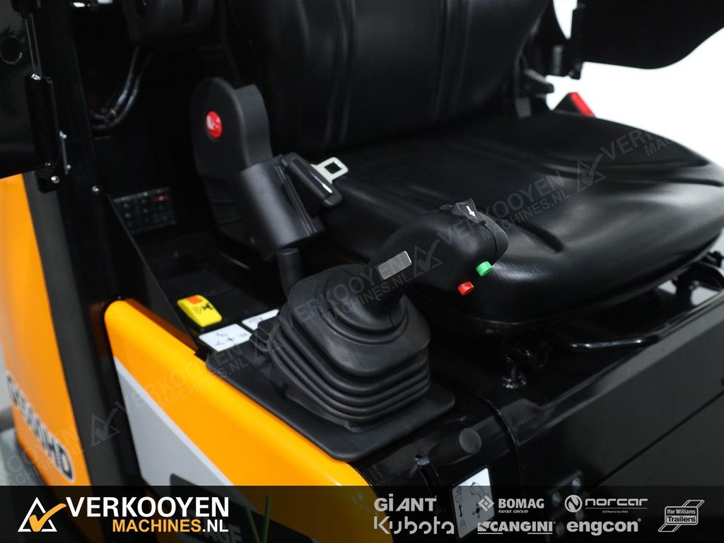2025 Giant G1500 HD VK10183