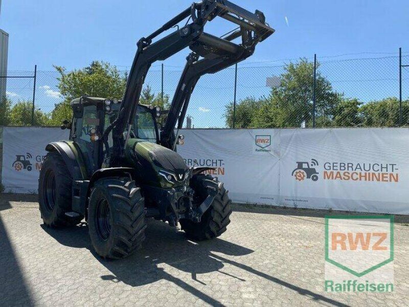 Valtra G135 V Schlepper