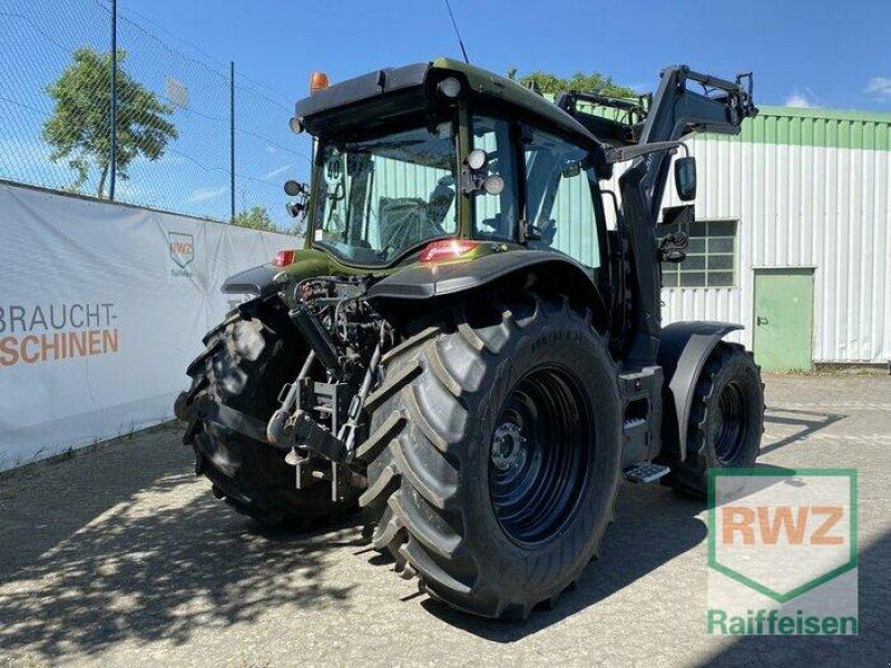 Valtra G135 V Schlepper