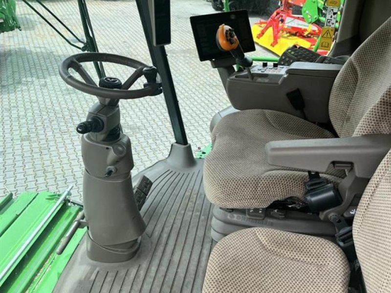 John Deere T 670HM