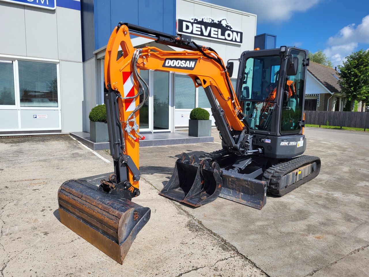 Develon DX35z-7
